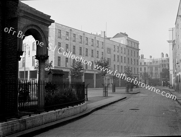 CATHAL BRUGHA STREET : STREET SCENE